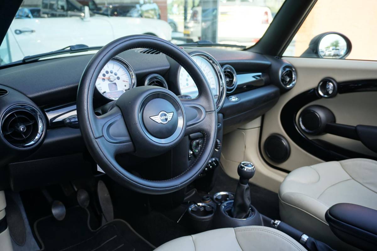 MINI One Cabrio MINI Cabrio 1.6 One Chili + LEDER / PDC