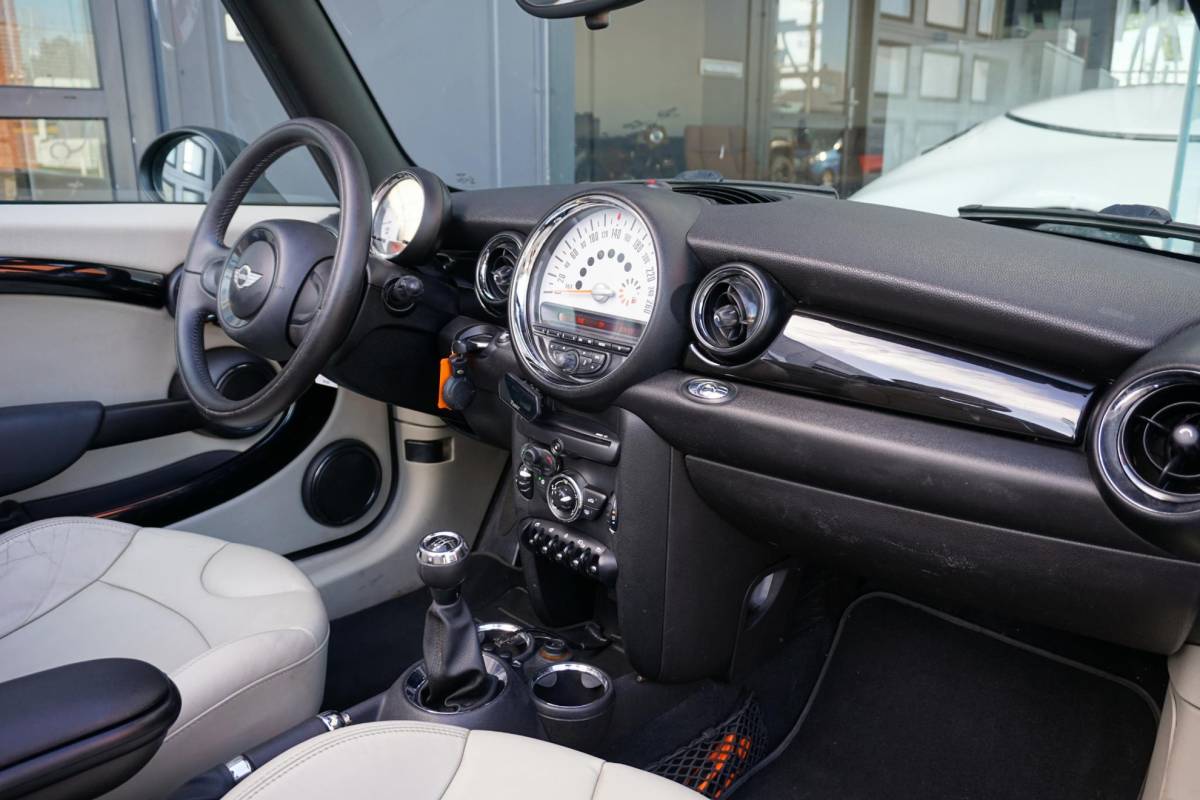 MINI One Cabrio MINI Cabrio 1.6 One Chili + LEDER / PDC