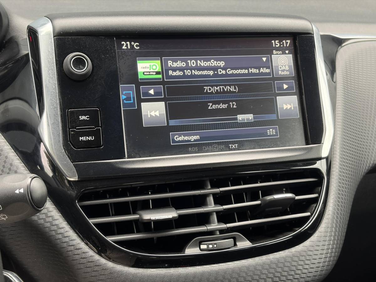 Peugeot 2008 Peugeot 2008 1.2 PureTech Blue Lion ✓D-riem vv in 10-2025✓Navi✓110pk✓Carplay✓Airco✓Cruise✓Pdc✓N.A.P✓Apk tot 12-2026