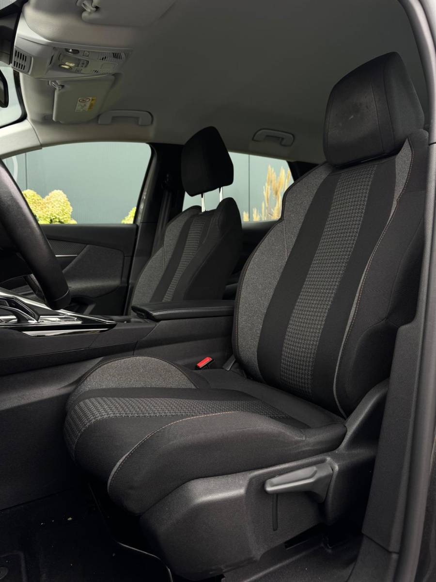 Peugeot 3008 Peugeot 3008 1.2 PureTech Active Pack | 12-2021 | Camera | Cruise