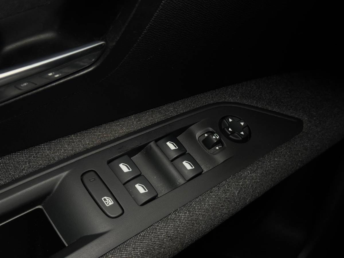 Peugeot 3008 Peugeot 3008 1.2 PureTech Active Pack | 12-2021 | Camera | Cruise