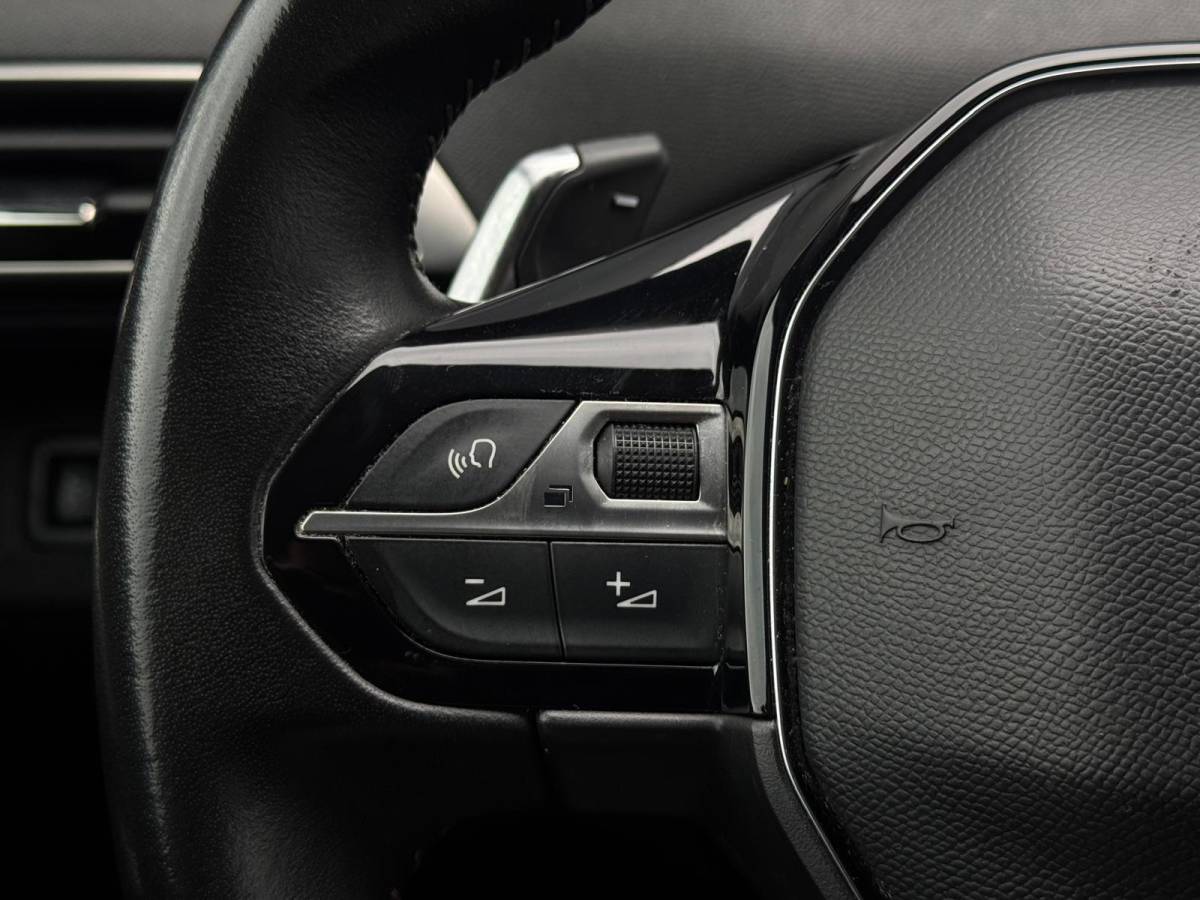 Peugeot 3008 Peugeot 3008 1.2 PureTech Active Pack | 12-2021 | Camera | Cruise