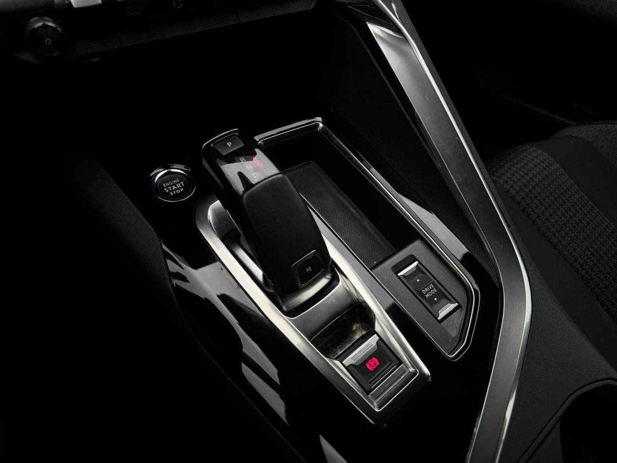 Peugeot 3008 Peugeot 3008 1.2 PureTech Active Pack | 12-2021 | Camera | Cruise