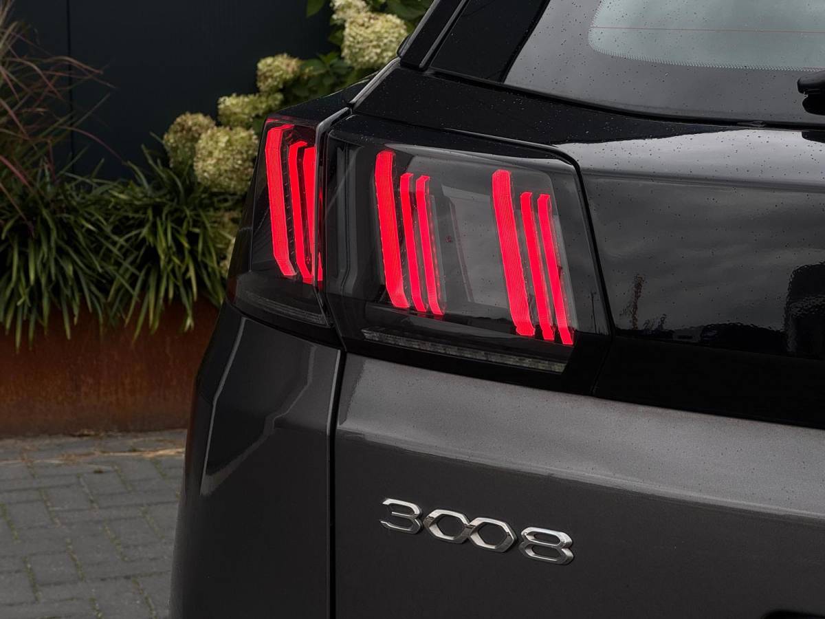 Peugeot 3008 Peugeot 3008 1.2 PureTech Active Pack | 12-2021 | Camera | Cruise