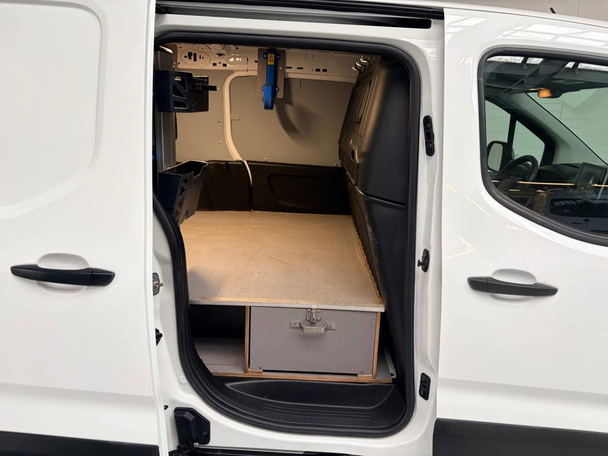 Opel Combo Opel Combo L2H1 Servicewagen 1.5D 100pk Edition, Sortimo inrichting, Groot scherm/navigatie, Trekhaak, RIJKLAARPRIJS!
