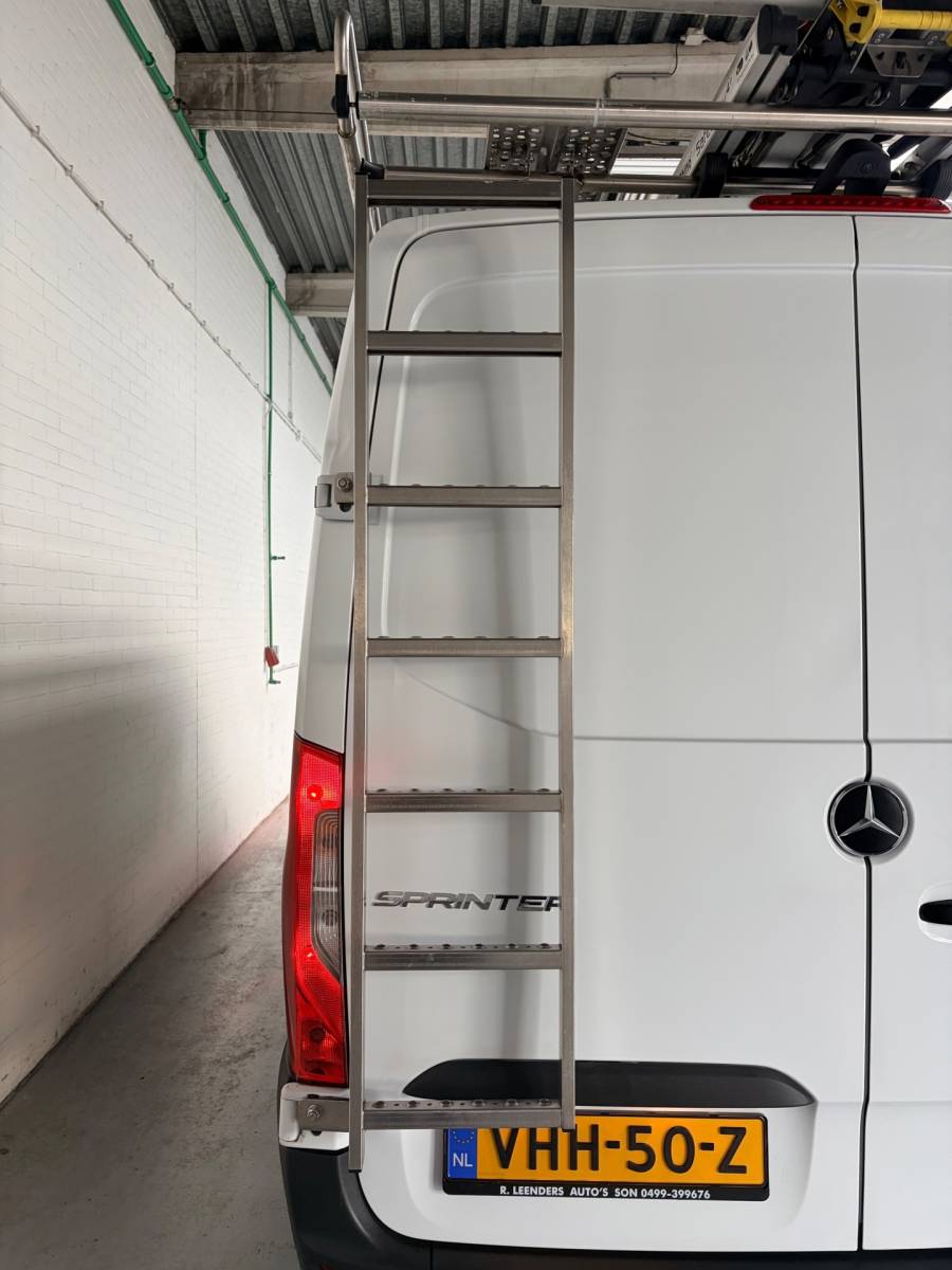 Mercedes-Benz Sprinter Mercedes-Benz Sprinter Dubbel Cabine Automaat 315 1.9 CDI 150pk L2H1 Imperiaal, Inrichting, Omvormer, Trekhaak, RIJKLAARPRIJS