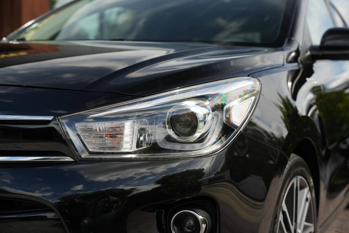 Kia Rio Kia Rio 1.0 TGDI DynamicLine Platinum Edition Schuifdak Leer Keyless Stuurverw.