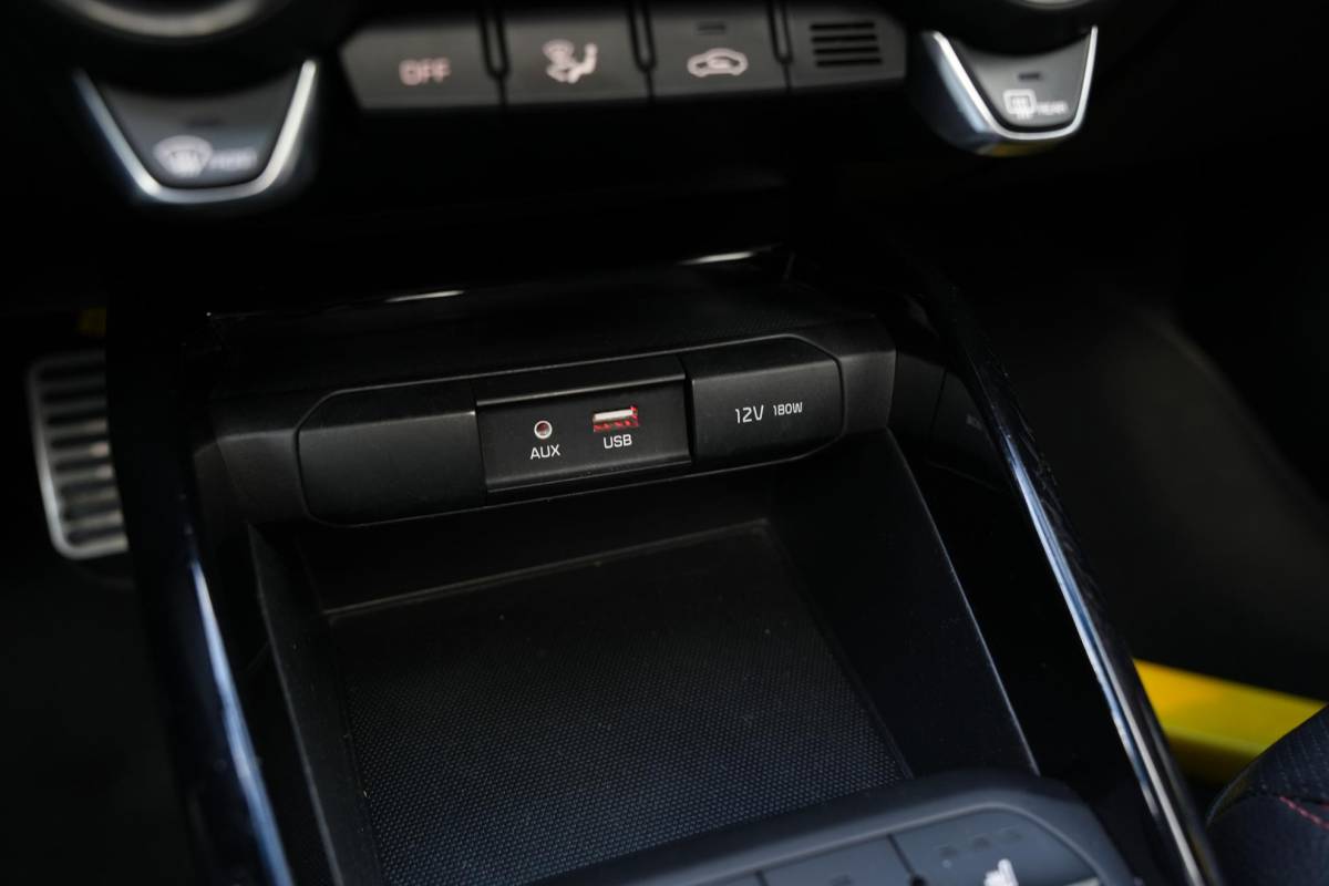 Kia Rio Kia Rio 1.0 TGDI DynamicLine Platinum Edition Schuifdak Leer Keyless Stuurverw.