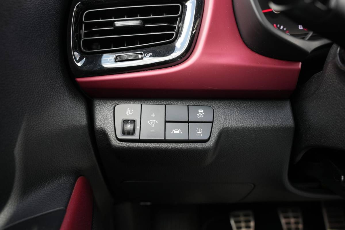 Kia Rio Kia Rio 1.0 TGDI DynamicLine Platinum Edition Schuifdak Leer Keyless Stuurverw.