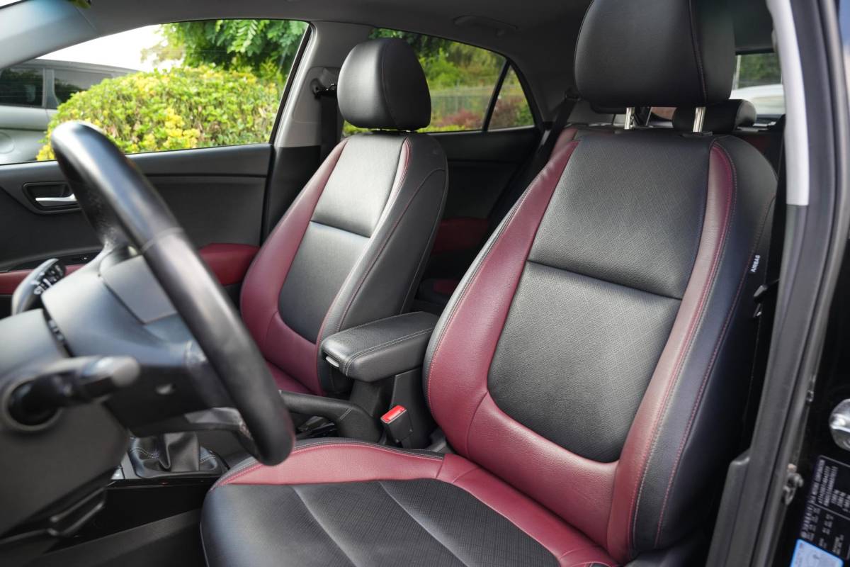 Kia Rio Kia Rio 1.0 TGDI DynamicLine Platinum Edition Schuifdak Leer Keyless Stuurverw.
