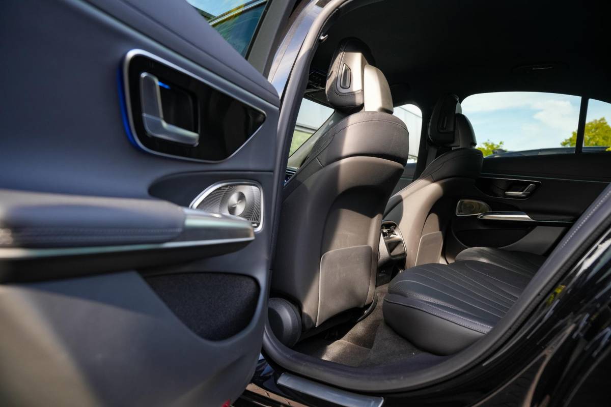 Mercedes-Benz E-Klasse Mercedes-Benz E-klasse E-klasse 200 AMG Hyperscreen Burmester Stoelkoeling 360 Camera
