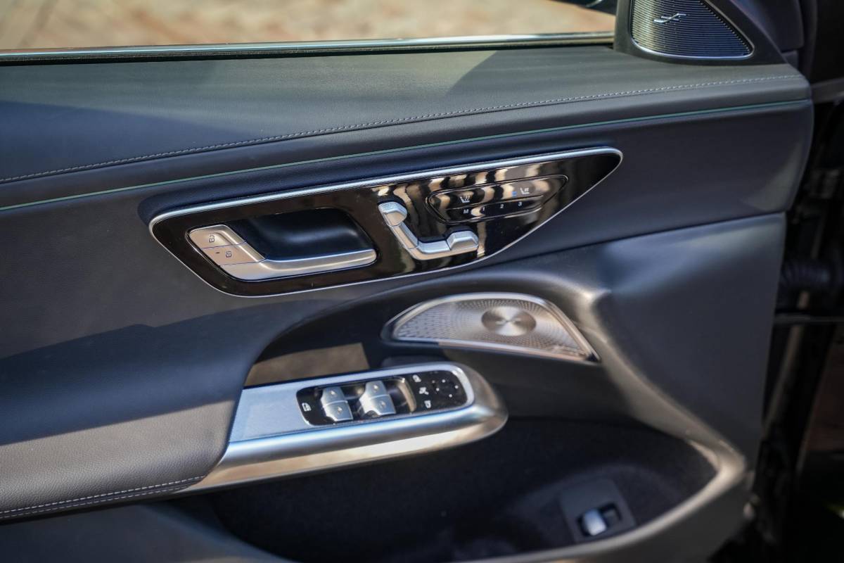 Mercedes-Benz E-Klasse Mercedes-Benz E-klasse E-klasse 200 AMG Hyperscreen Burmester Stoelkoeling 360 Camera