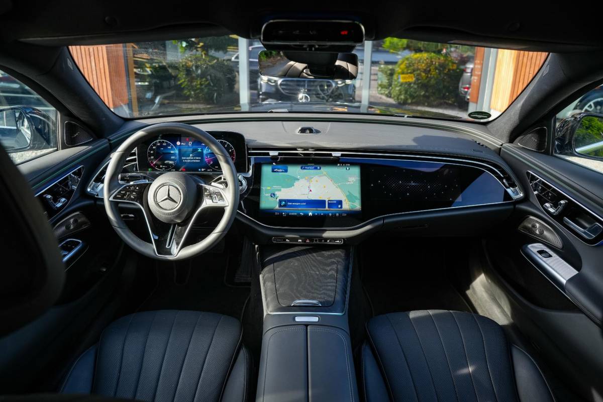 Mercedes-Benz E-Klasse Mercedes-Benz E-klasse E-klasse 200 AMG Hyperscreen Burmester Stoelkoeling 360 Camera