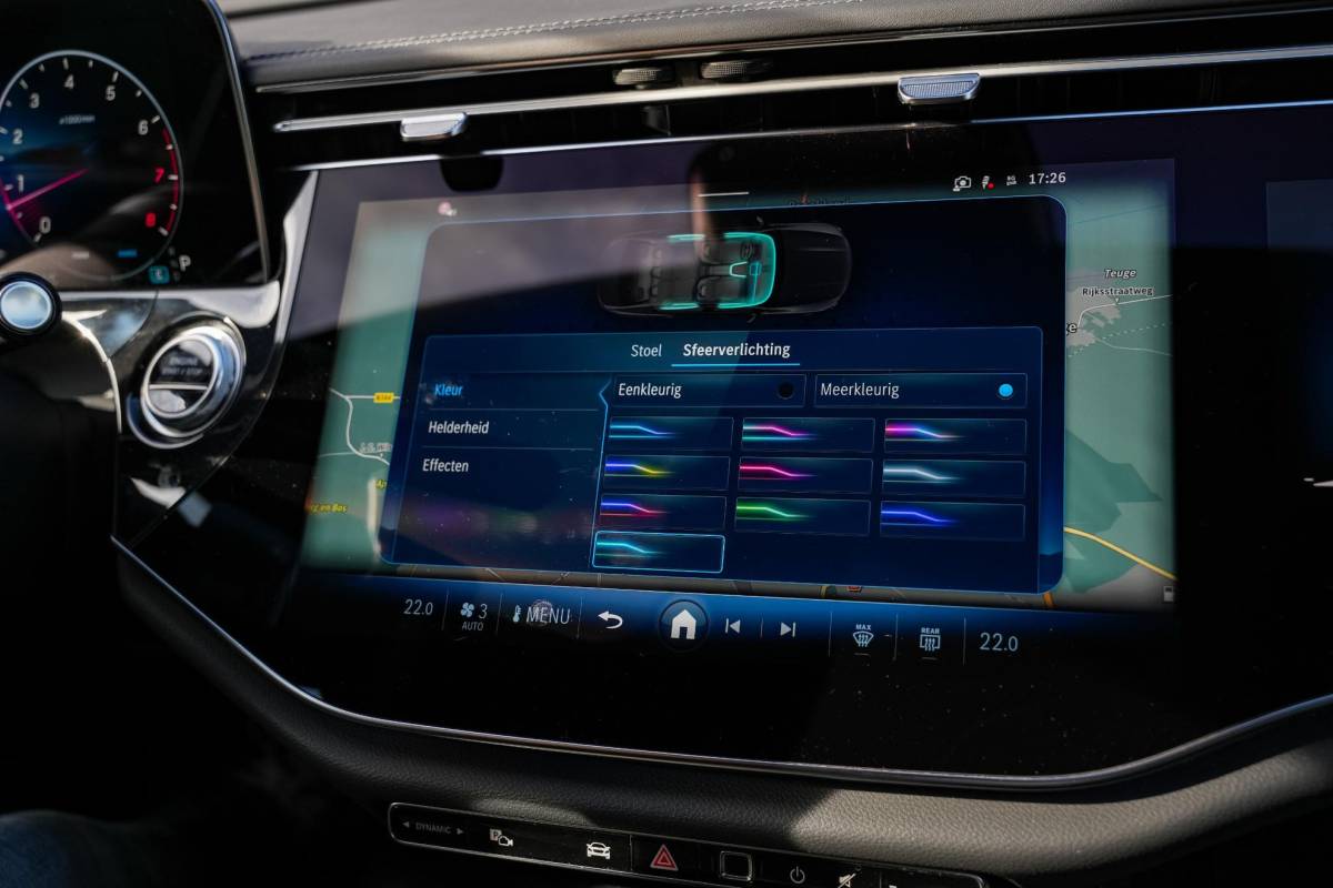 Mercedes-Benz E-Klasse Mercedes-Benz E-klasse E-klasse 200 AMG Hyperscreen Burmester Stoelkoeling 360 Camera