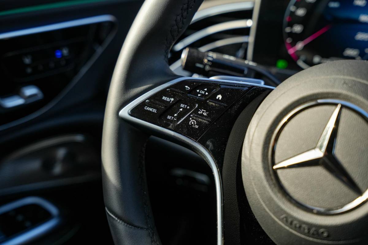 Mercedes-Benz E-Klasse Mercedes-Benz E-klasse E-klasse 200 AMG Hyperscreen Burmester Stoelkoeling 360 Camera