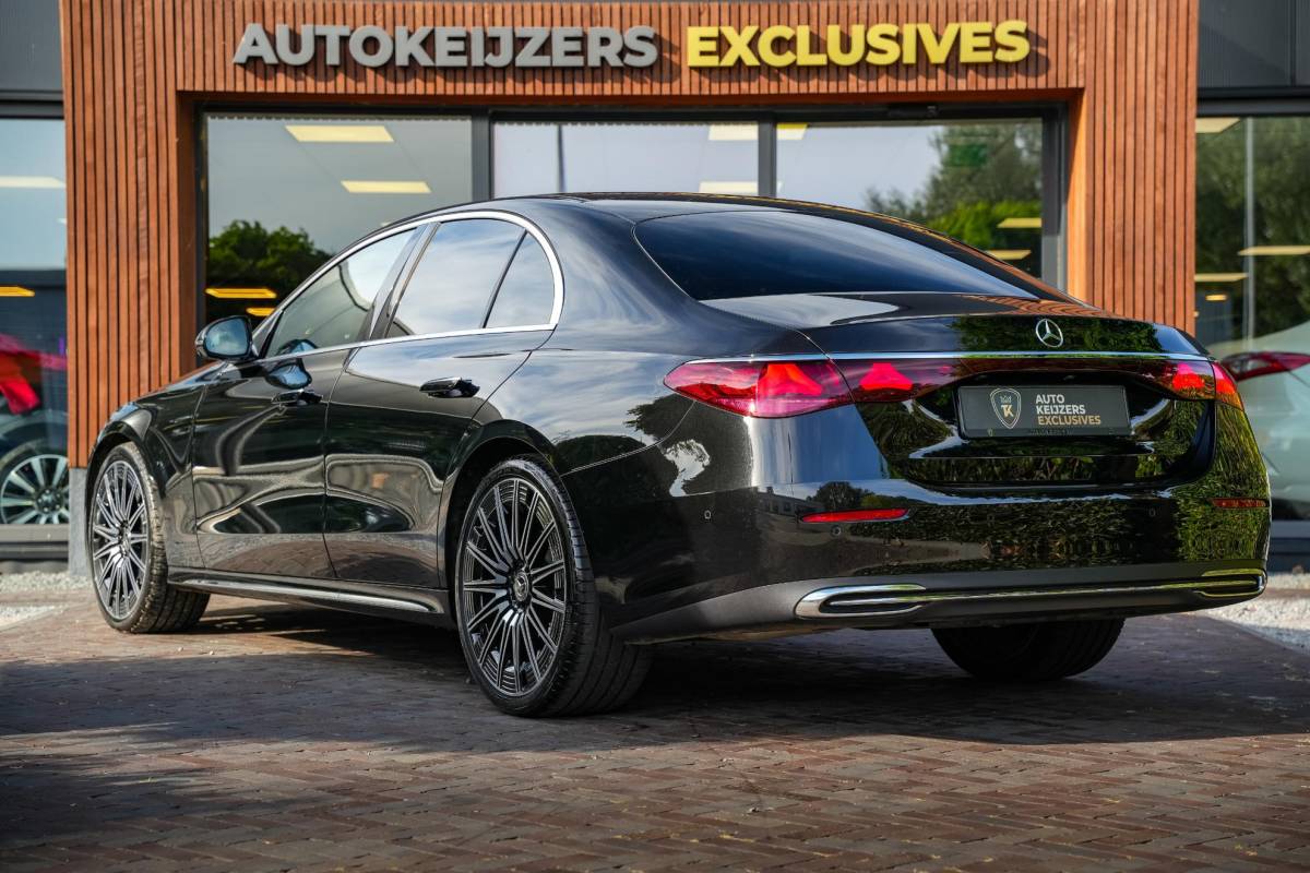 Mercedes-Benz E-Klasse Mercedes-Benz E-klasse E-klasse 200 AMG Hyperscreen Burmester Stoelkoeling 360 Camera