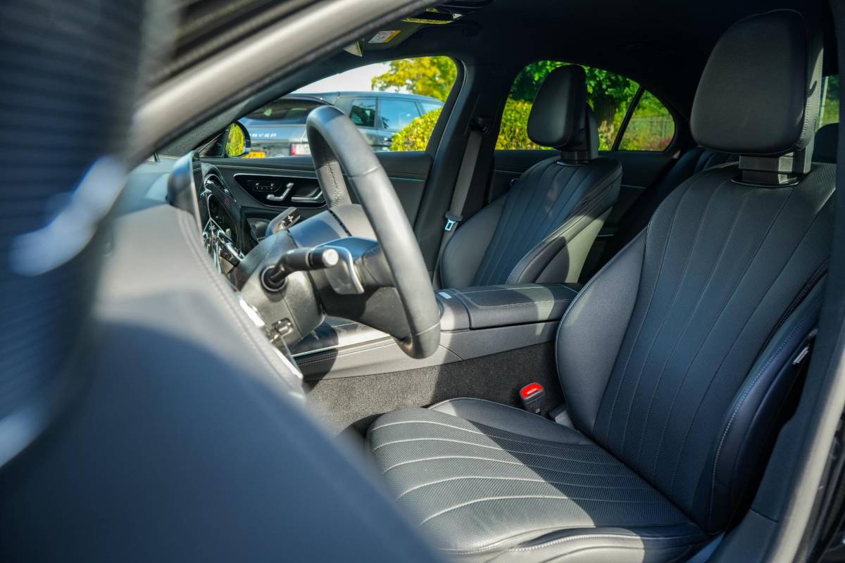 Mercedes-Benz E-Klasse Mercedes-Benz E-klasse E-klasse 200 AMG Hyperscreen Burmester Stoelkoeling 360 Camera