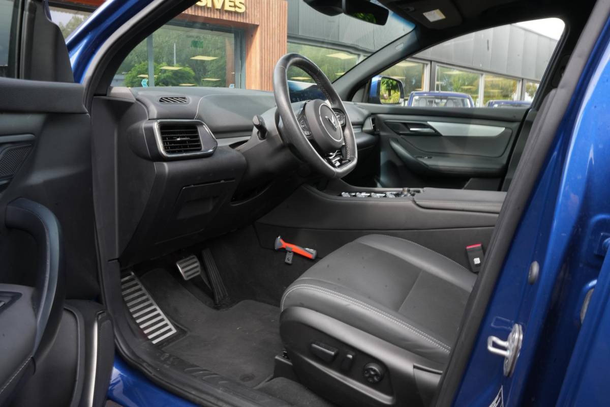 BYD SEAL U BYD Seal U VinFAST Plus 87.7 kWh Apple carplay Cruise control adaptief DAB Mistlampen voor Bots waarschuwing Stuurwielverw.