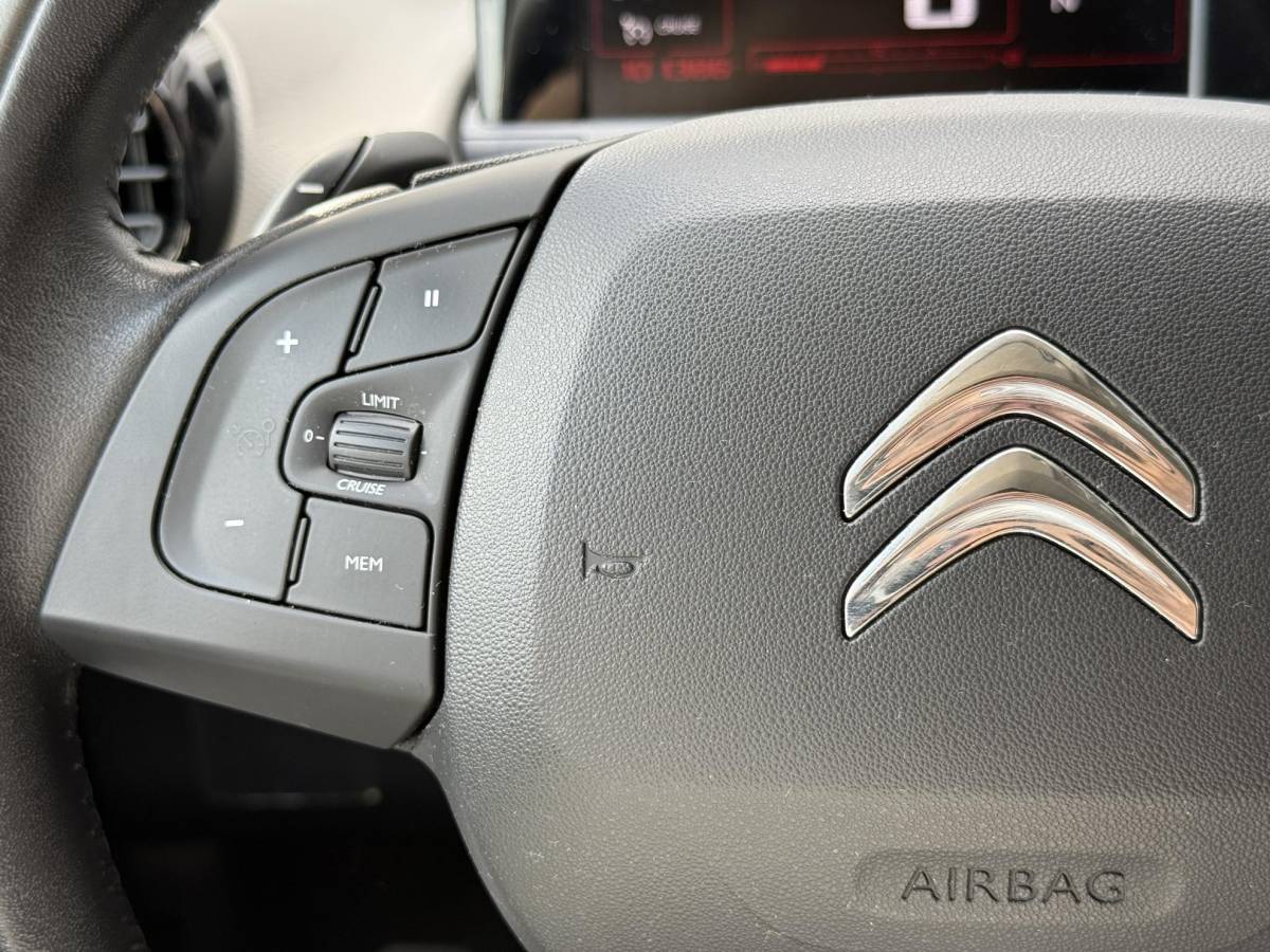 Citroën C4 Cactus Citroen C4 Cactus 1.2 PureTech Shine 1e Eigenaar|Camera|Cruise|PDC|Dealer onderhouden|Navi|Elek ramen|N.A.P|APK tot 01-2027