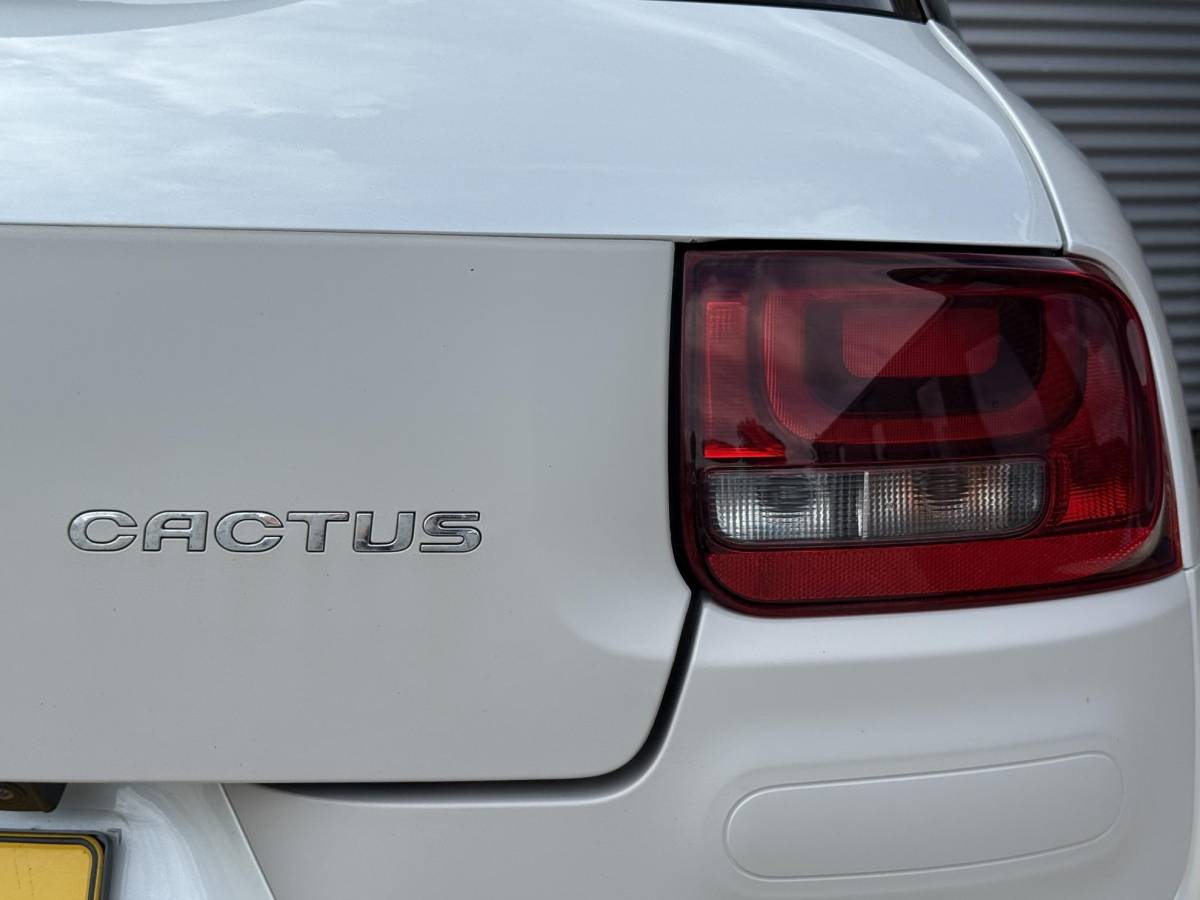 Citroën C4 Cactus Citroen C4 Cactus 1.2 PureTech Shine 1e Eigenaar|Camera|Cruise|PDC|Dealer onderhouden|Navi|Elek ramen|N.A.P|APK tot 01-2027