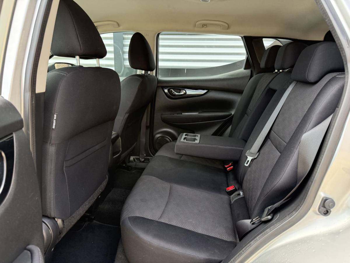 Nissan QASHQAI Nissan Qashqai 1.2 Acenta 2e Eigenaar|Clima|Cruise|Trekhaak|PDC V+A|Dealer onderhouden|N.A.P|Nieuwe APK bij aflevering