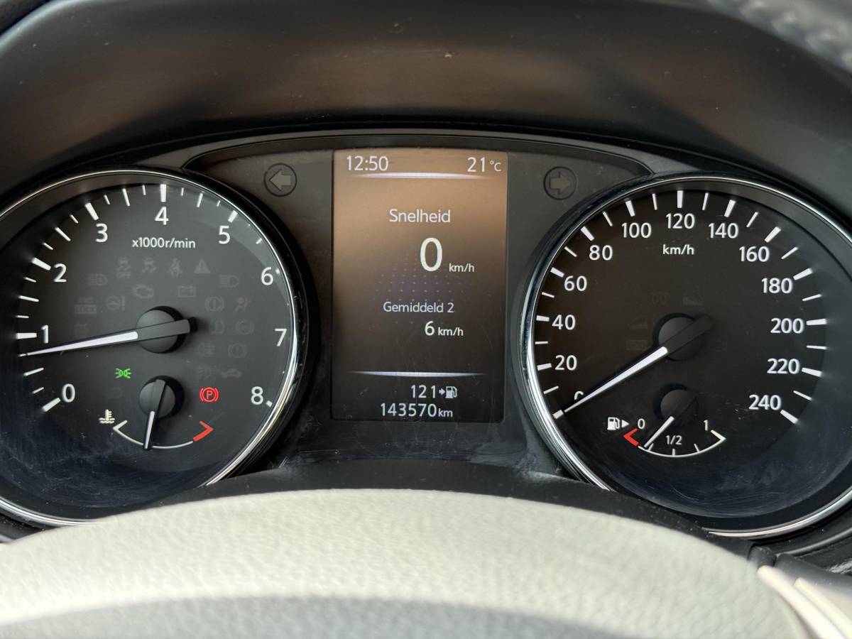 Nissan QASHQAI Nissan Qashqai 1.2 Acenta 2e Eigenaar|Clima|Cruise|Trekhaak|PDC V+A|Dealer onderhouden|N.A.P|Nieuwe APK bij aflevering