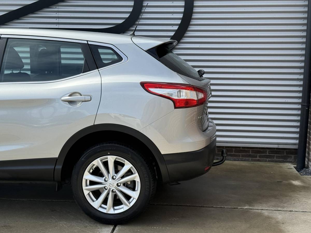 Nissan QASHQAI Nissan Qashqai 1.2 Acenta 2e Eigenaar|Clima|Cruise|Trekhaak|PDC V+A|Dealer onderhouden|N.A.P|Nieuwe APK bij aflevering
