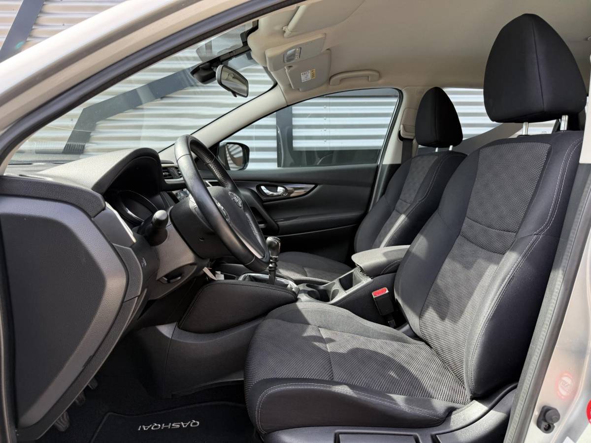 Nissan QASHQAI Nissan Qashqai 1.2 Acenta 2e Eigenaar|Clima|Cruise|Trekhaak|PDC V+A|Dealer onderhouden|N.A.P|Nieuwe APK bij aflevering