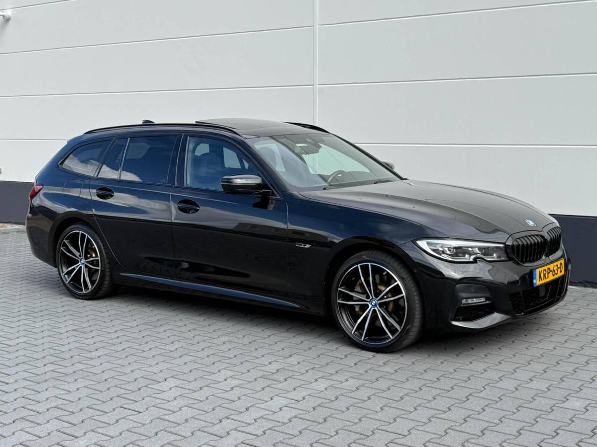 BMW 3 Serie BMW 3-serie Touring 330e M-Sport High Executive | Panoramadak | Drive Assist Prof | Head up | Trekhaak