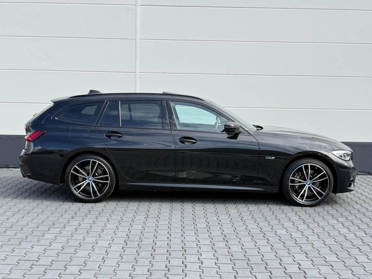 BMW 3 Serie BMW 3-serie Touring 330e M-Sport High Executive | Panoramadak | Drive Assist Prof | Head up | Trekhaak