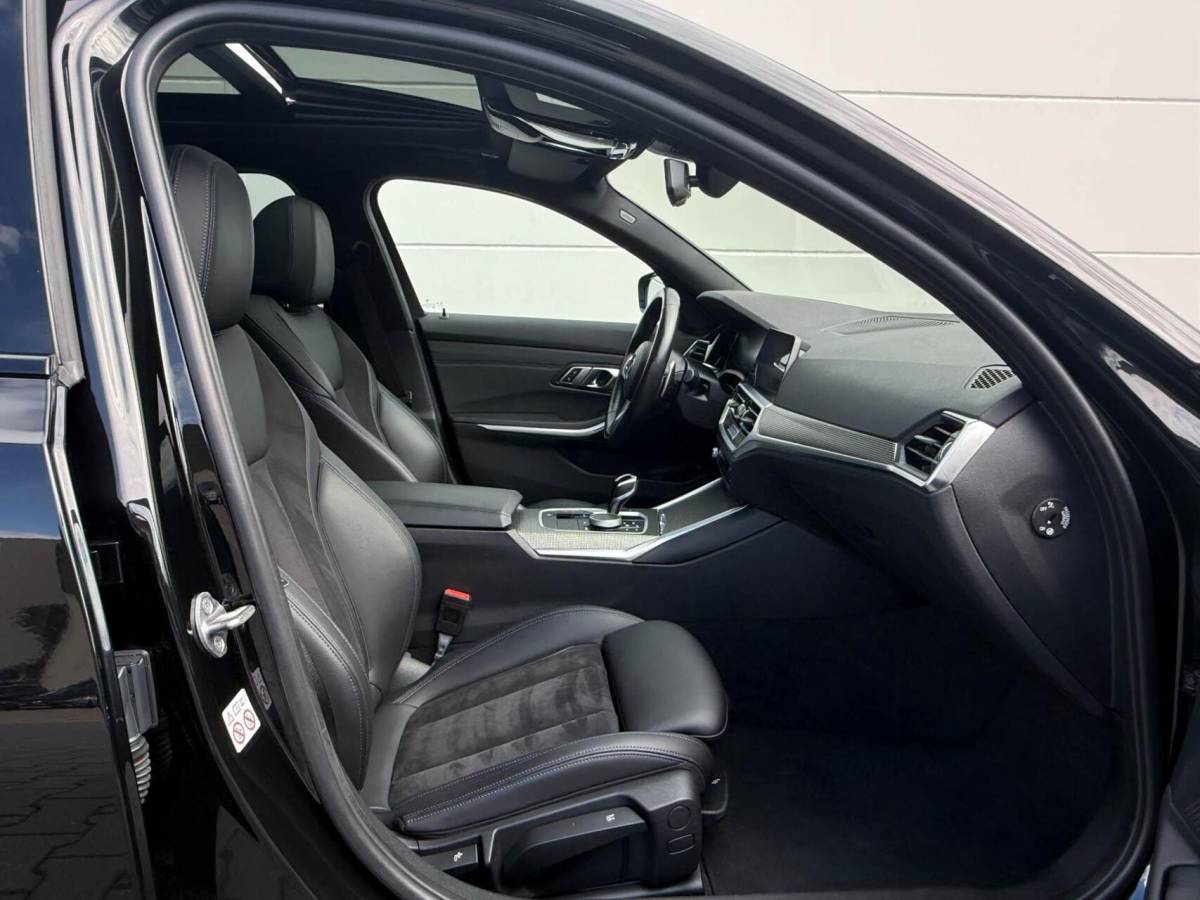 BMW 3 Serie BMW 3-serie Touring 330e M-Sport High Executive | Panoramadak | Drive Assist Prof | Head up | Trekhaak