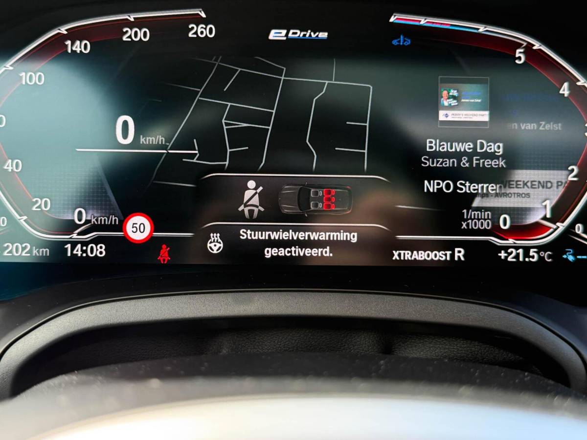 BMW 3 Serie BMW 3-serie Touring 330e M-Sport High Executive | Panoramadak | Drive Assist Prof | Head up | Trekhaak