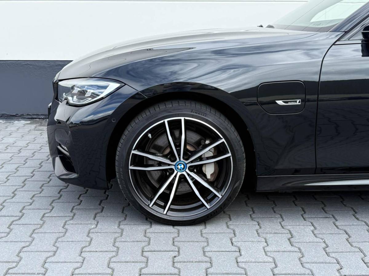 BMW 3 Serie BMW 3-serie Touring 330e M-Sport High Executive | Panoramadak | Drive Assist Prof | Head up | Trekhaak