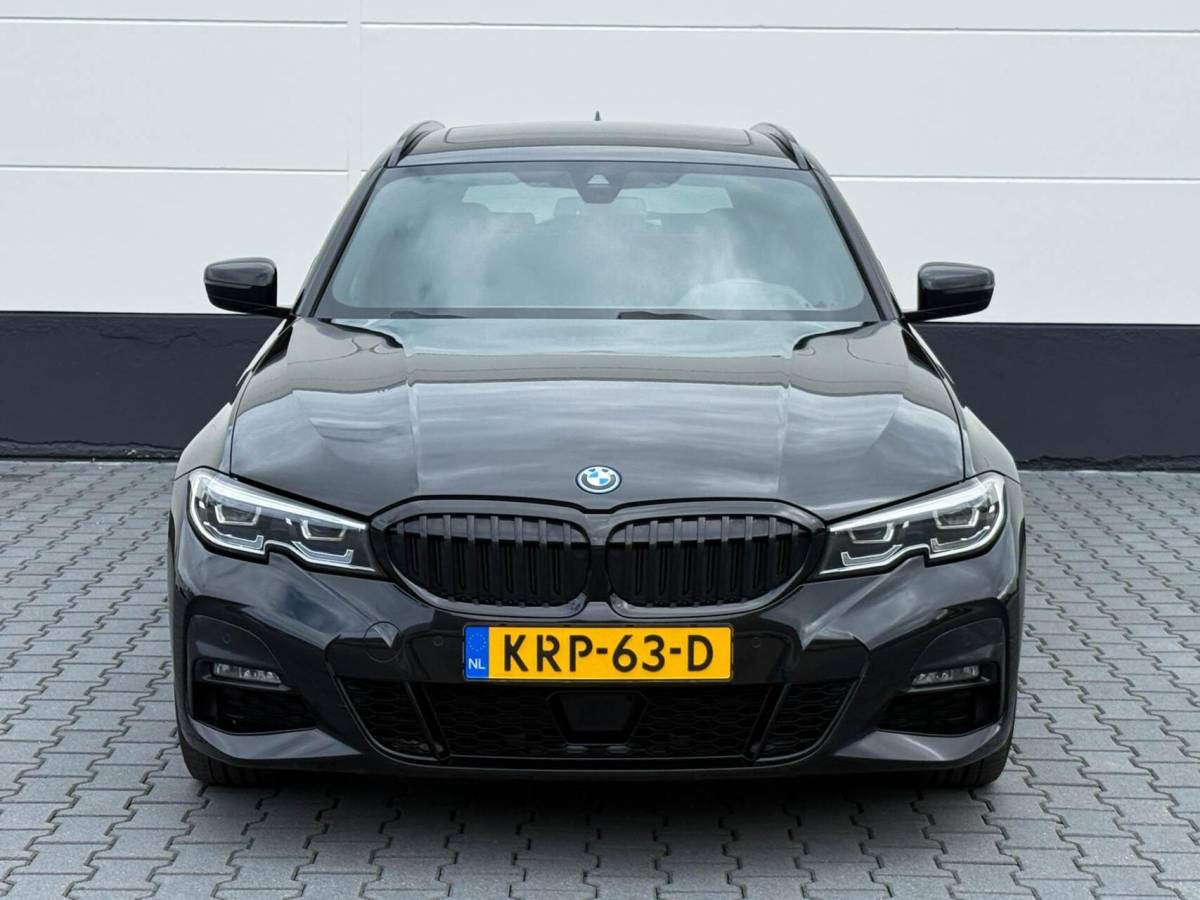 BMW 3 Serie BMW 3-serie Touring 330e M-Sport High Executive | Panoramadak | Drive Assist Prof | Head up | Trekhaak