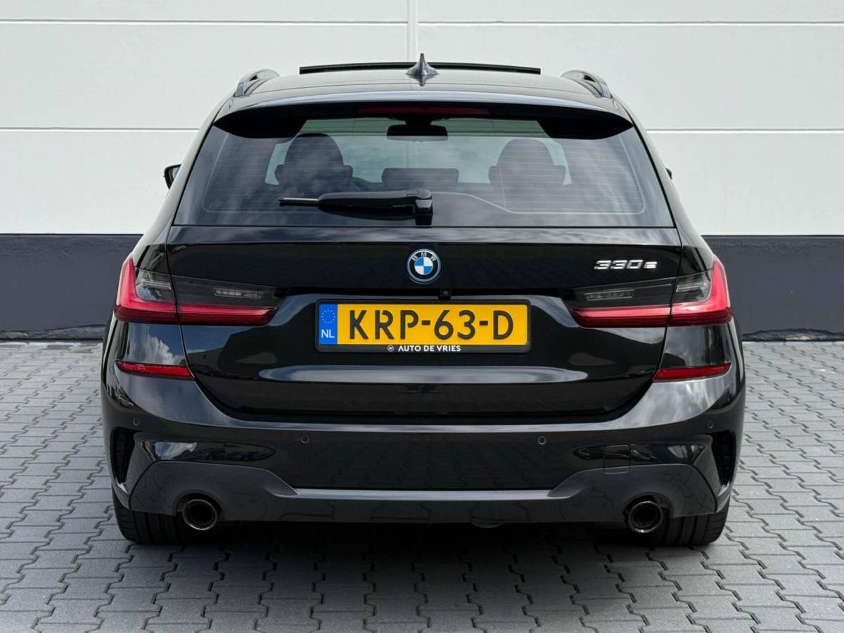 BMW 3 Serie BMW 3-serie Touring 330e M-Sport High Executive | Panoramadak | Drive Assist Prof | Head up | Trekhaak
