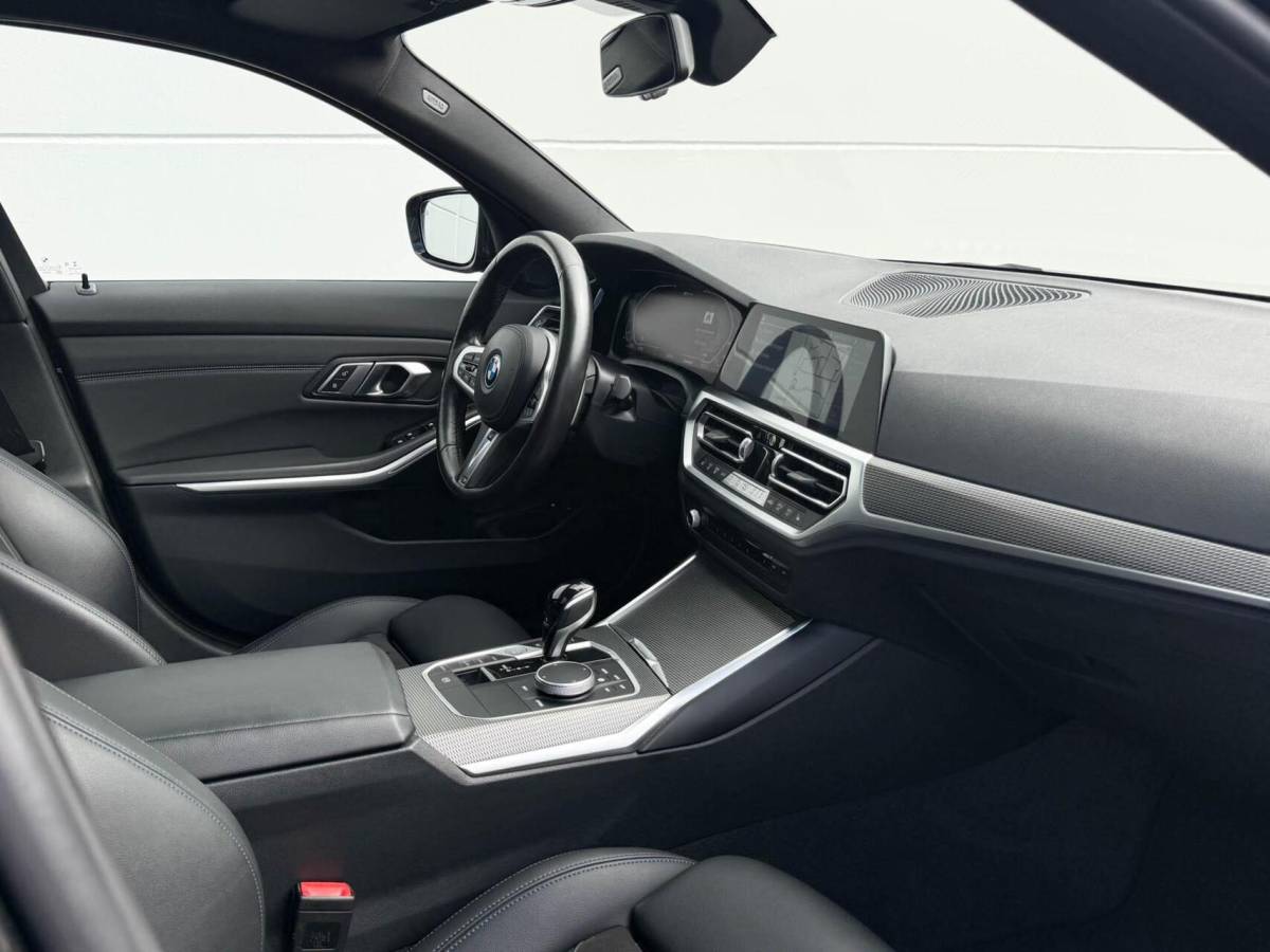 BMW 3 Serie BMW 3-serie Touring 330e M-Sport High Executive | Panoramadak | Drive Assist Prof | Head up | Trekhaak