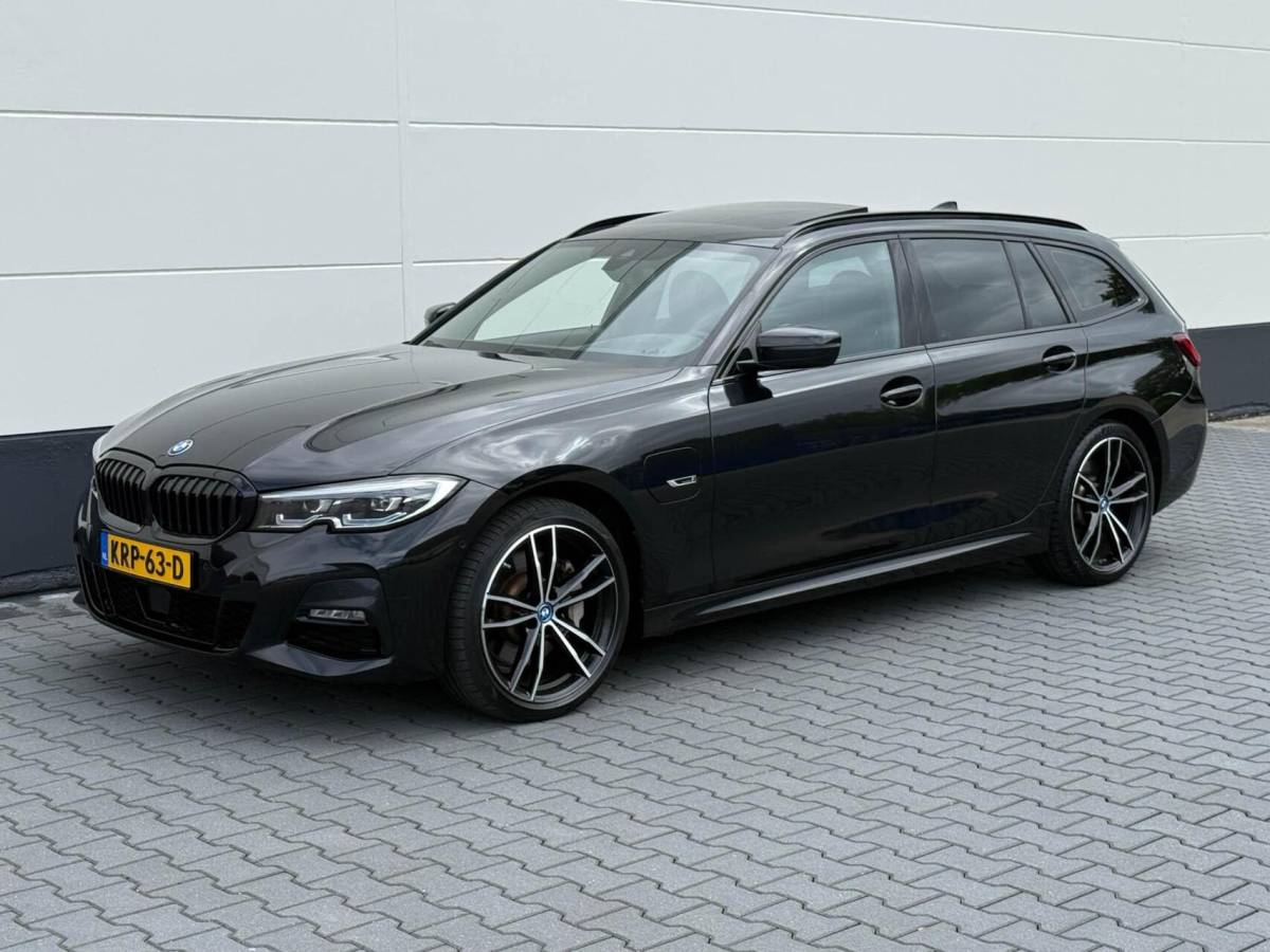 BMW 3 Serie BMW 3-serie Touring 330e M-Sport High Executive | Panoramadak | Drive Assist Prof | Head up | Trekhaak
