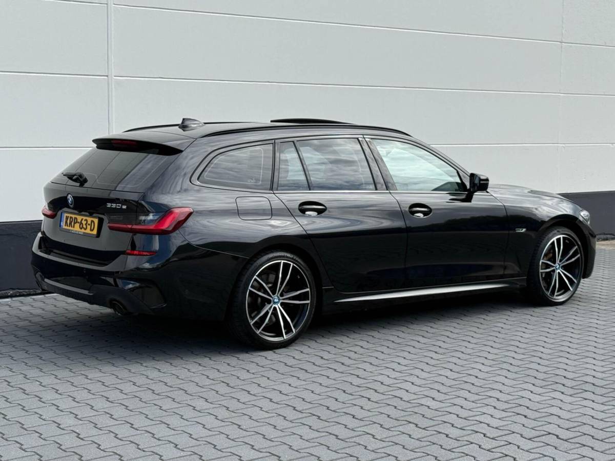 BMW 3 Serie BMW 3-serie Touring 330e M-Sport High Executive | Panoramadak | Drive Assist Prof | Head up | Trekhaak