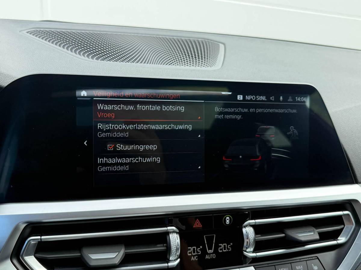 BMW 3 Serie BMW 3-serie Touring 330e M-Sport High Executive | Panoramadak | Drive Assist Prof | Head up | Trekhaak