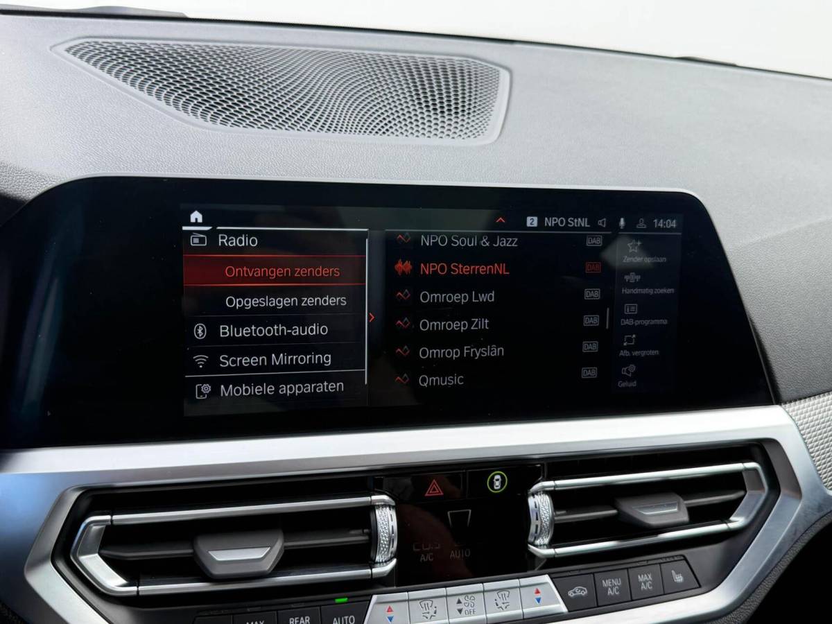 BMW 3 Serie BMW 3-serie Touring 330e M-Sport High Executive | Panoramadak | Drive Assist Prof | Head up | Trekhaak