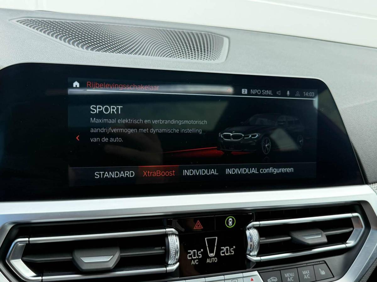 BMW 3 Serie BMW 3-serie Touring 330e M-Sport High Executive | Panoramadak | Drive Assist Prof | Head up | Trekhaak