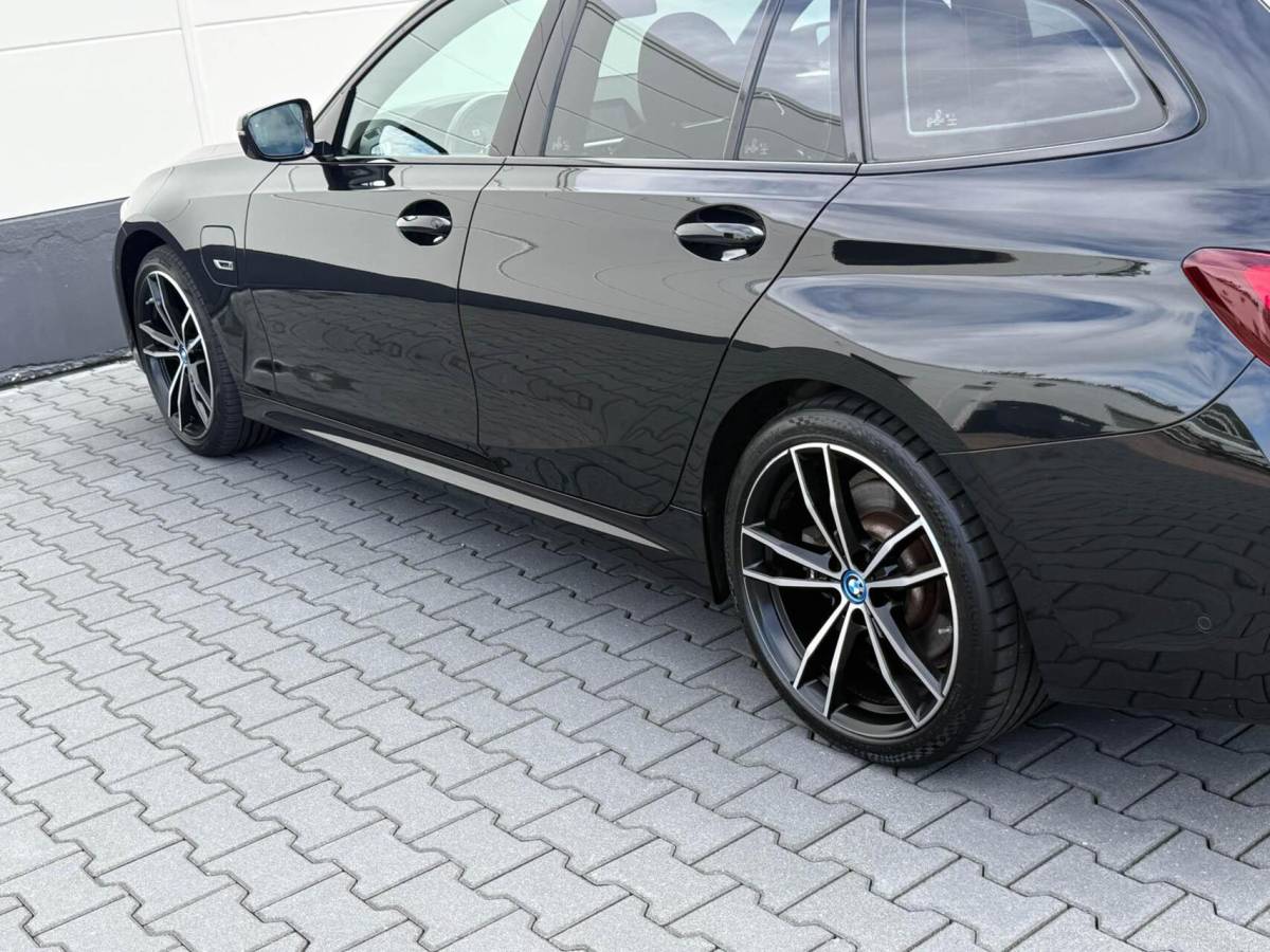 BMW 3 Serie BMW 3-serie Touring 330e M-Sport High Executive | Panoramadak | Drive Assist Prof | Head up | Trekhaak