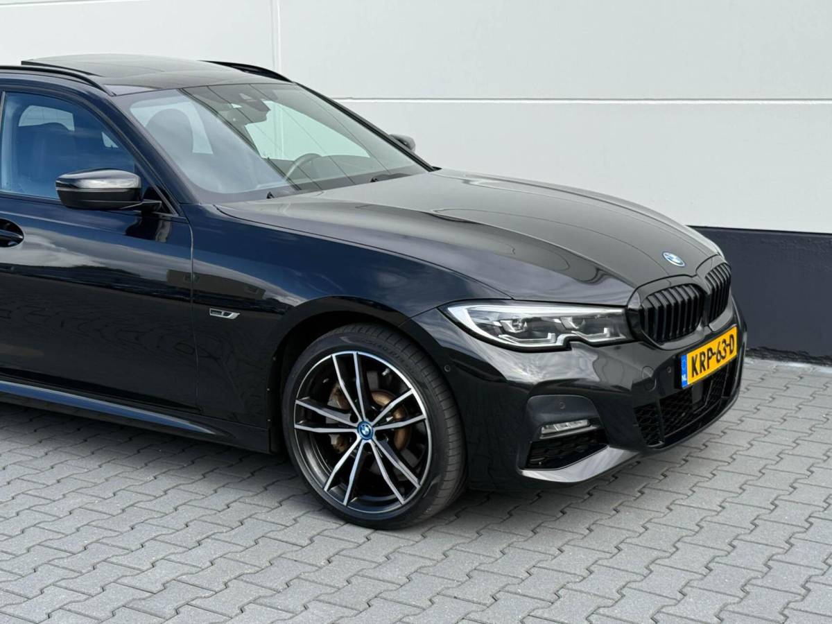 BMW 3 Serie BMW 3-serie Touring 330e M-Sport High Executive | Panoramadak | Drive Assist Prof | Head up | Trekhaak