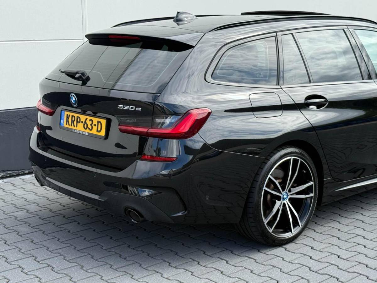 BMW 3 Serie BMW 3-serie Touring 330e M-Sport High Executive | Panoramadak | Drive Assist Prof | Head up | Trekhaak
