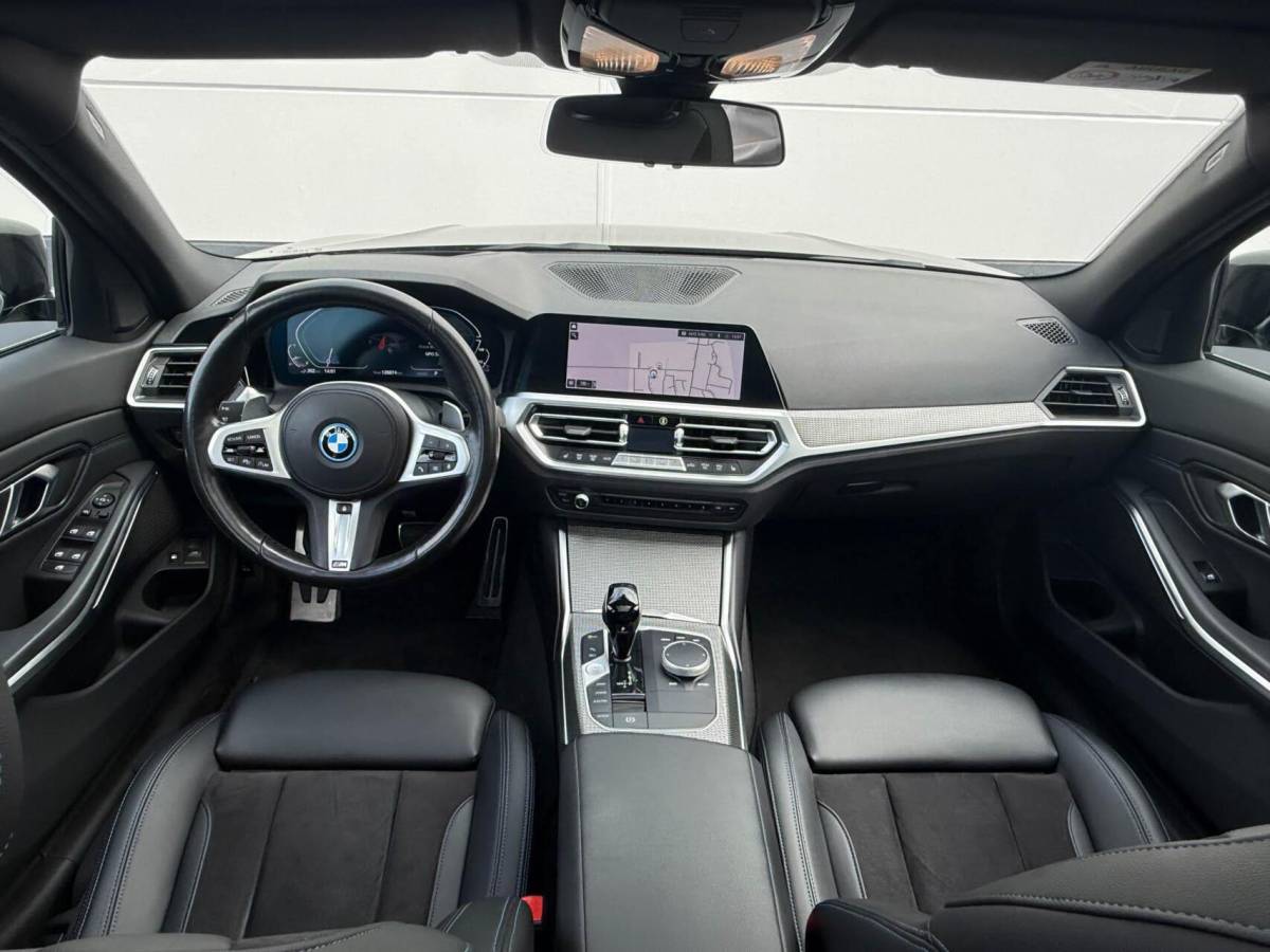 BMW 3 Serie BMW 3-serie Touring 330e M-Sport High Executive | Panoramadak | Drive Assist Prof | Head up | Trekhaak