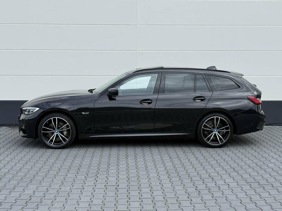 BMW 3 Serie BMW 3-serie Touring 330e M-Sport High Executive | Panoramadak | Drive Assist Prof | Head up | Trekhaak