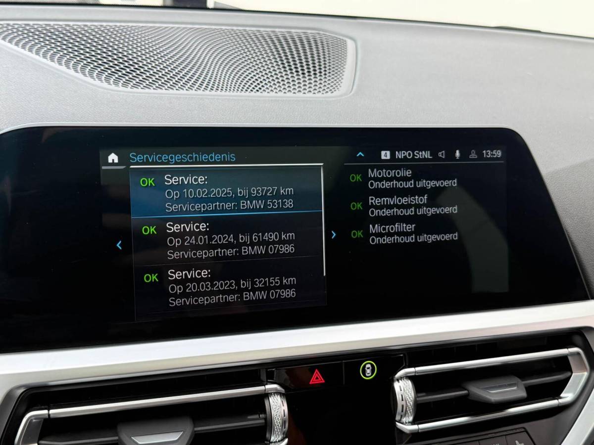 BMW 3 Serie BMW 3-serie Touring 330e M-Sport High Executive | Panoramadak | Drive Assist Prof | Head up | Trekhaak