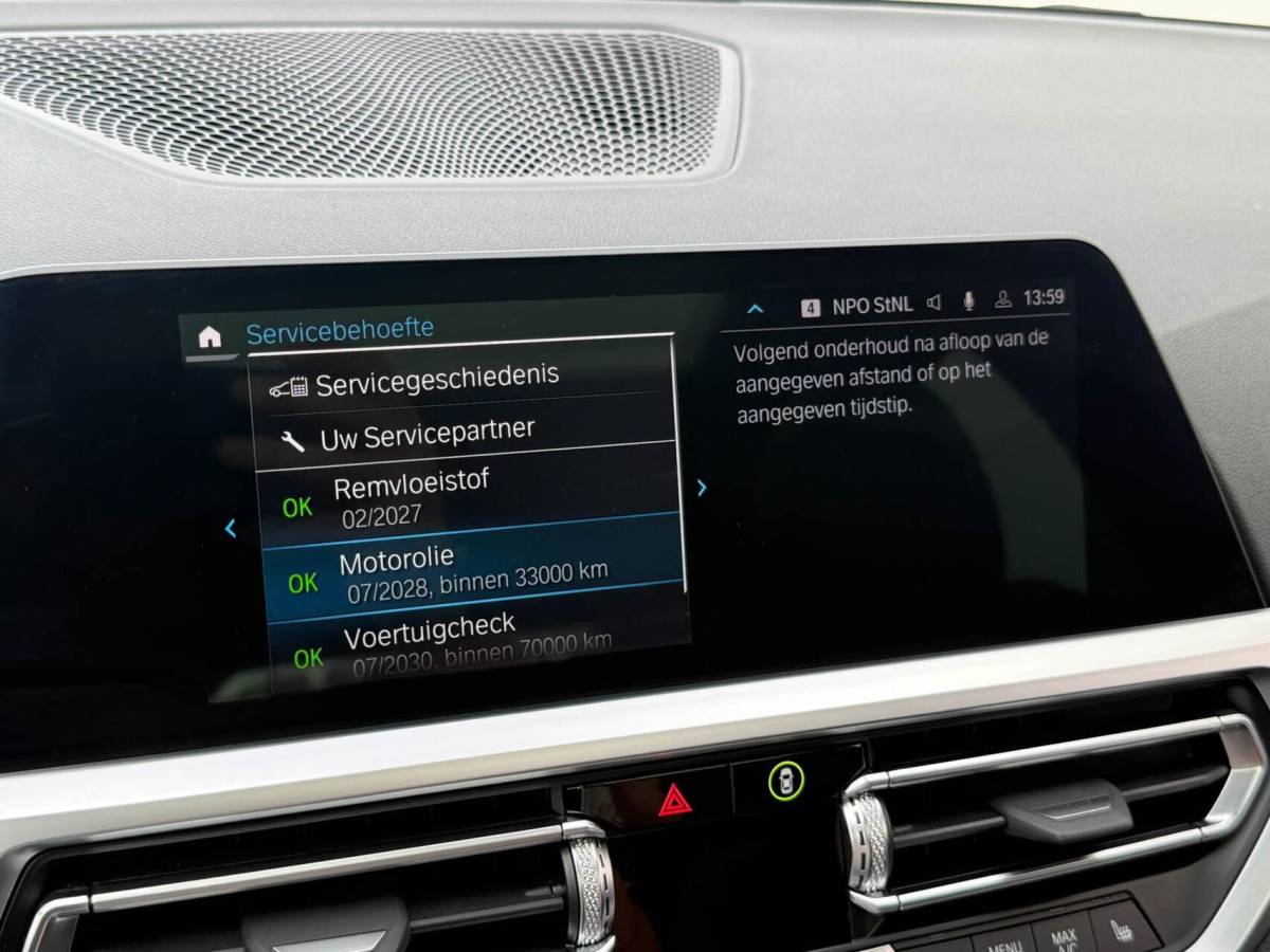 BMW 3 Serie BMW 3-serie Touring 330e M-Sport High Executive | Panoramadak | Drive Assist Prof | Head up | Trekhaak