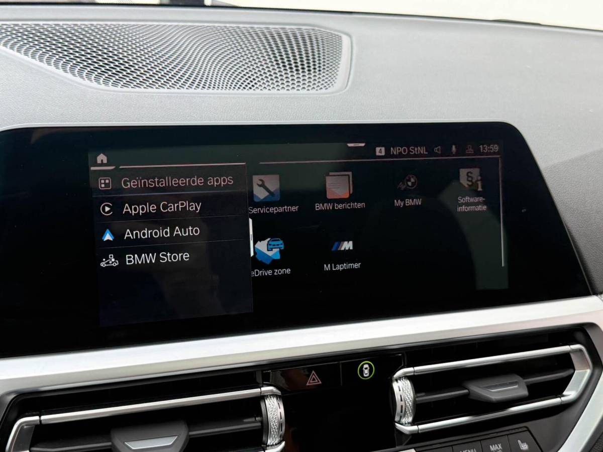 BMW 3 Serie BMW 3-serie Touring 330e M-Sport High Executive | Panoramadak | Drive Assist Prof | Head up | Trekhaak