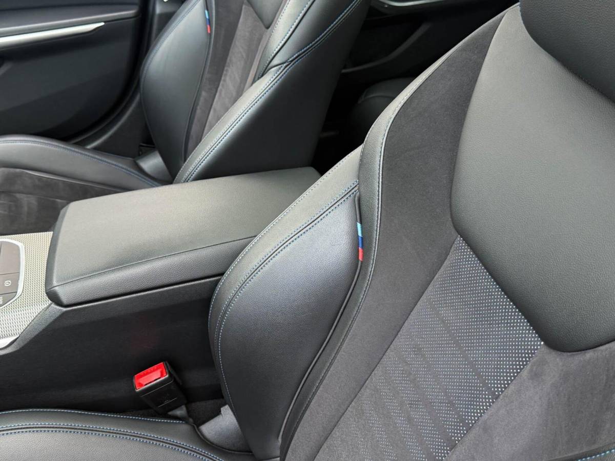BMW 3 Serie BMW 3-serie Touring 330e M-Sport High Executive | Panoramadak | Drive Assist Prof | Head up | Trekhaak